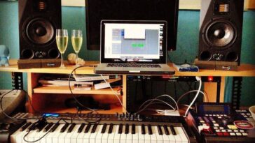 media-television-broadcasting-Twitch-recording-studio-music-equipment-radio-microphone