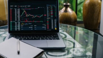 cryptocurrency-chart-displayed-on-a-laptop